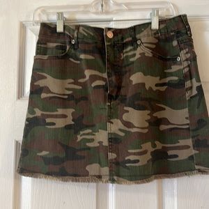 Super cute Camo Mini with stretch!